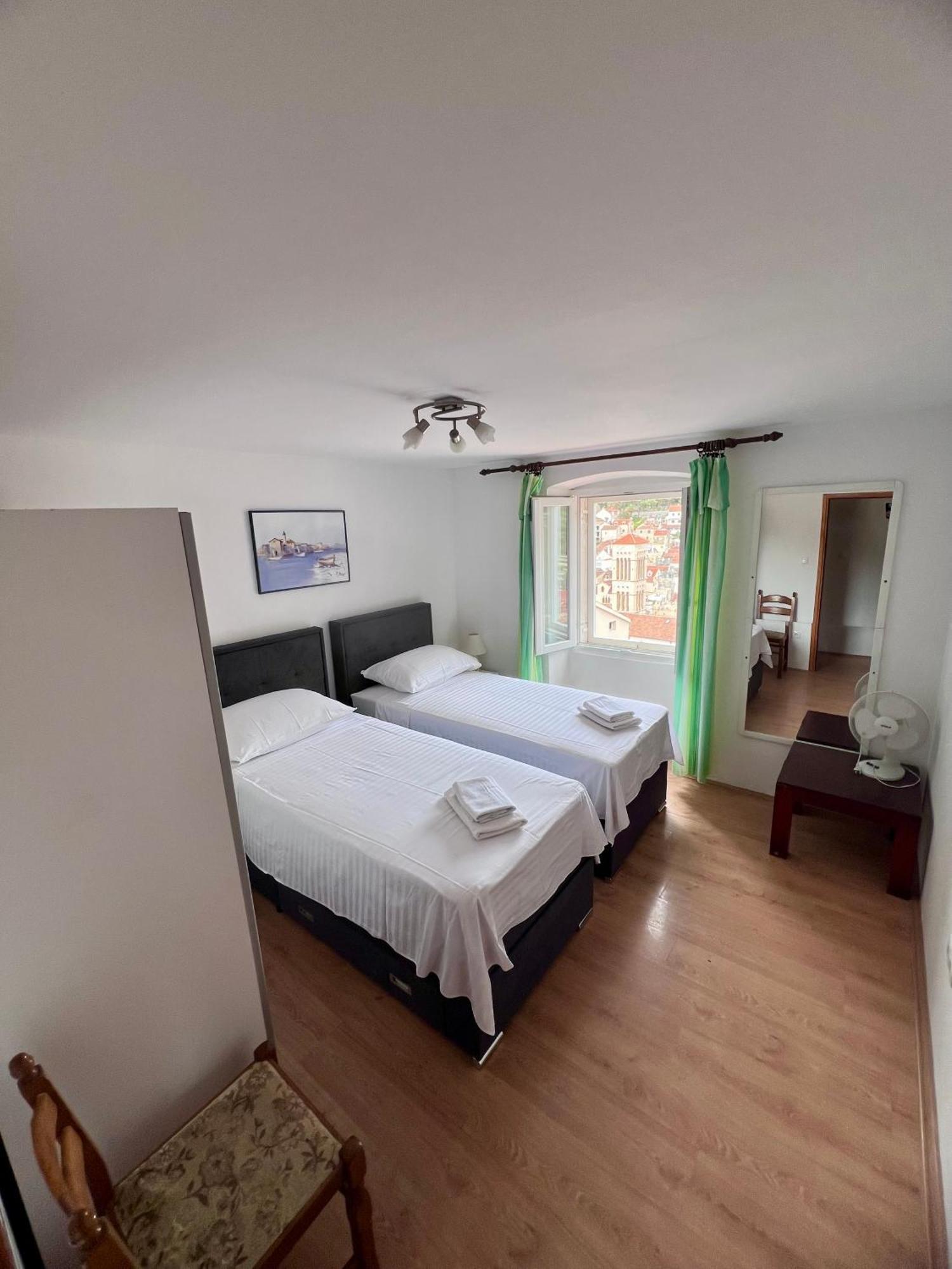 Apartments Tudor Nikola Đảo Hvar Ngoại thất bức ảnh