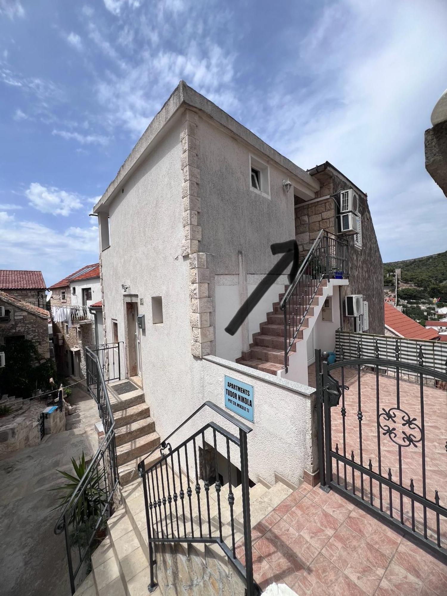 Apartments Tudor Nikola Đảo Hvar Ngoại thất bức ảnh