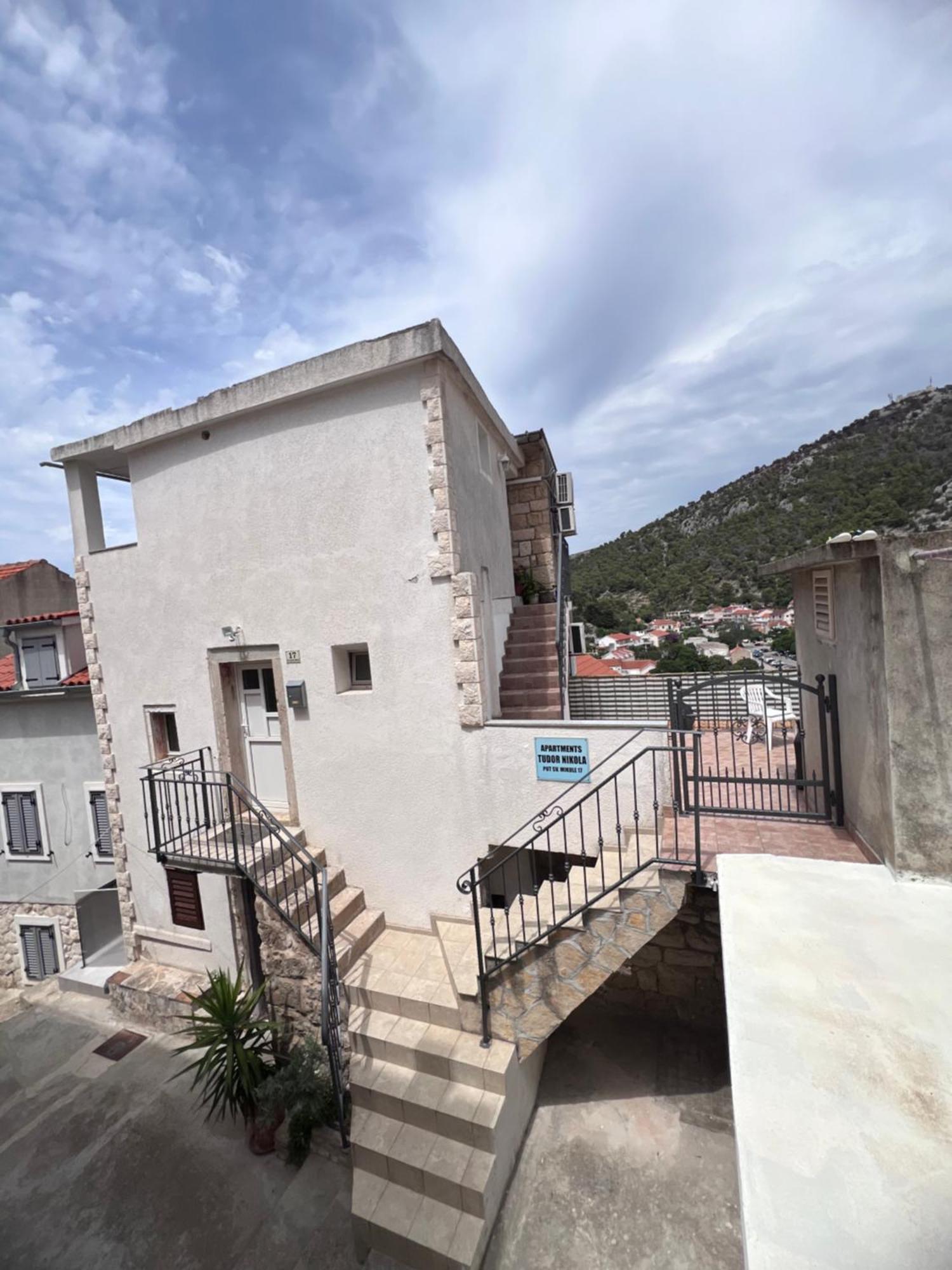 Apartments Tudor Nikola Đảo Hvar Ngoại thất bức ảnh