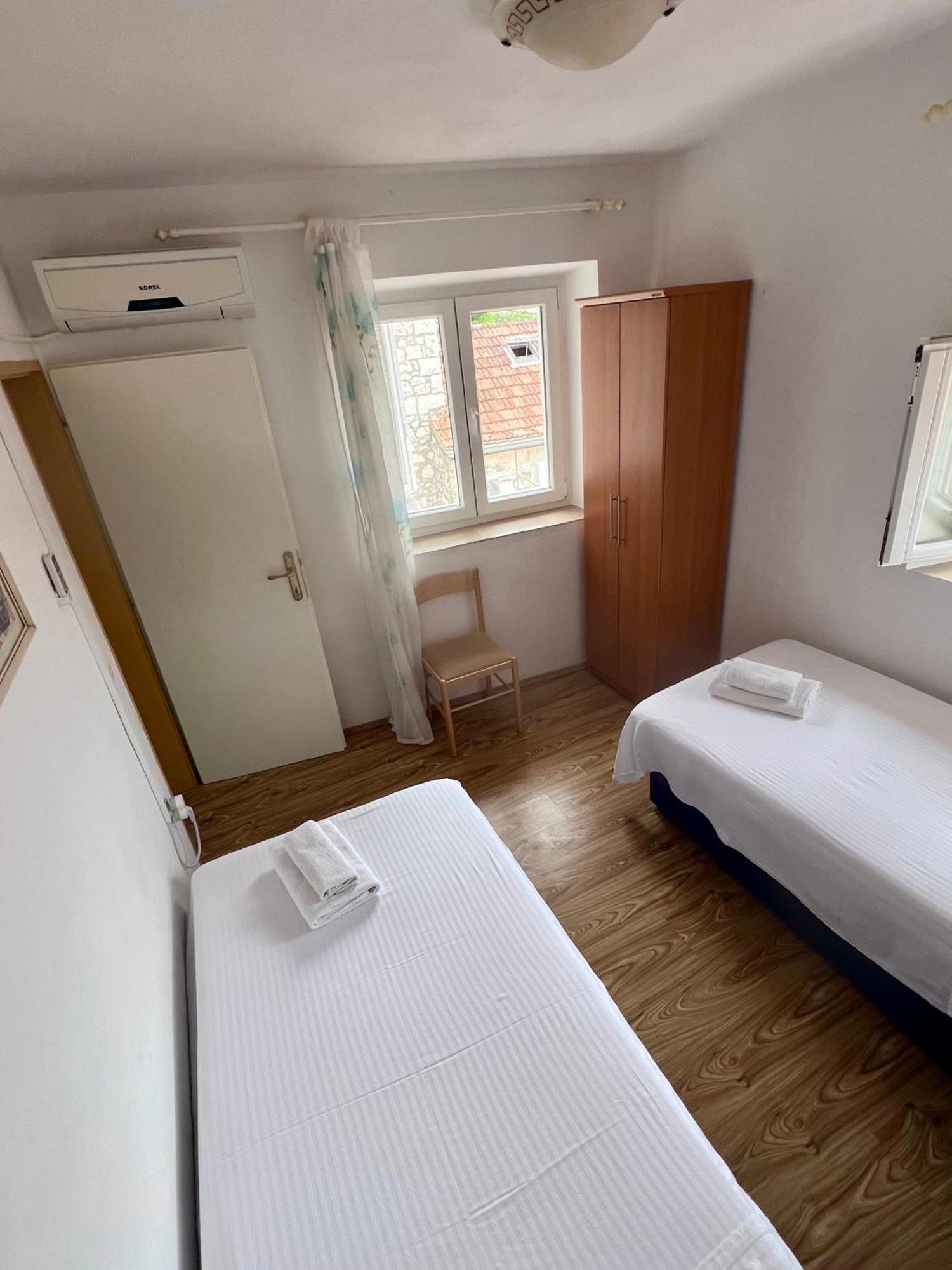 Apartments Tudor Nikola Đảo Hvar Ngoại thất bức ảnh