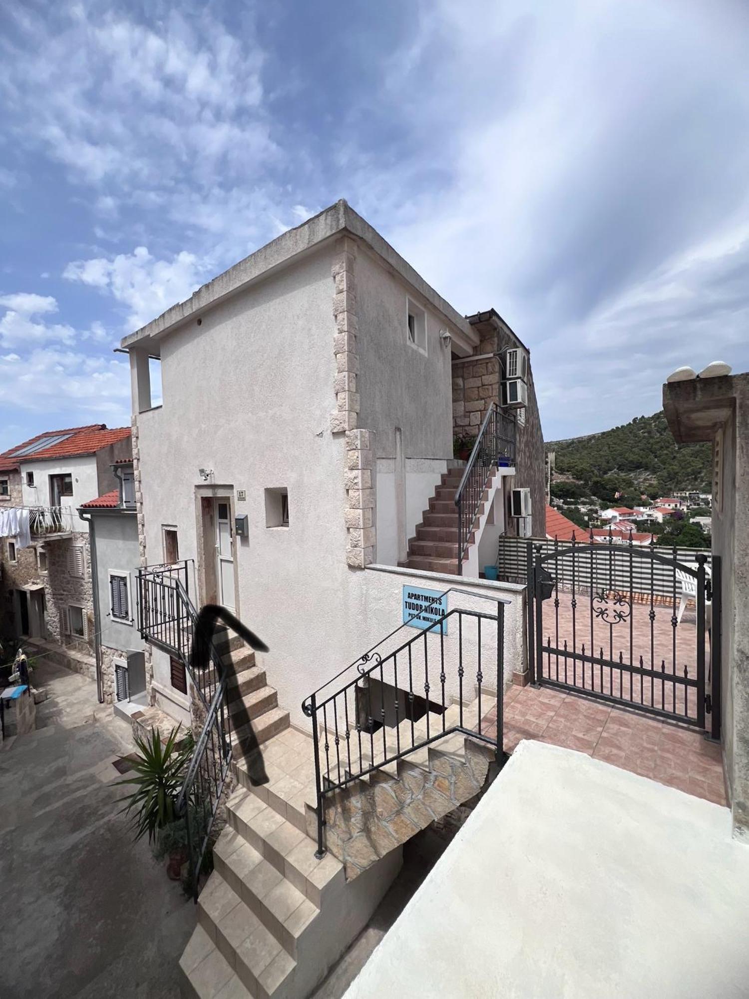 Apartments Tudor Nikola Đảo Hvar Ngoại thất bức ảnh